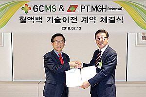 GC녹십자엠에스 김영필 대표(왼쪽)와 PT.MITRA GLOBAL HANINDO 조인제 회장