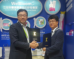 국제약품 개발본부 김영관 상무(오른쪽)과 대만제약사의 알렉스 랴오 CEO