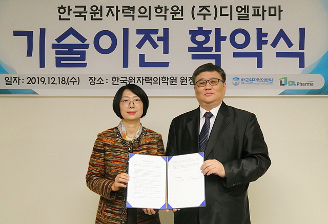 김미숙 원장(왼쪽)과 최성준 대표
