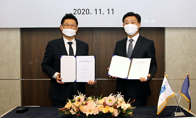 암젠코리아 노상경 대표(오른쪽)와 종근당 김영주 대표(암젠코리아 제공)