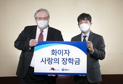 오동욱 대표이사 사장(오른쪽)과 제프리 존스 이사장